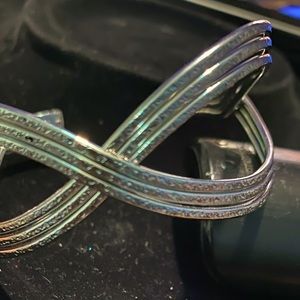 Crisscross bracelet in silver